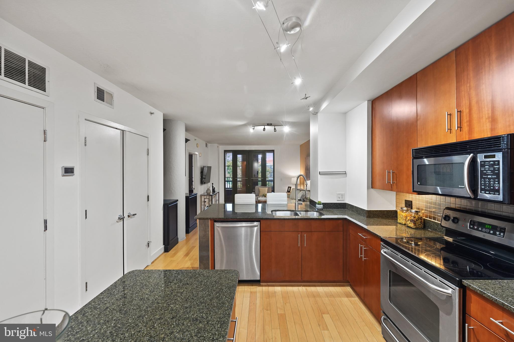 910 M Street Northwest, Unit 618 Washington, DC 20001 - Photo 14 of 47