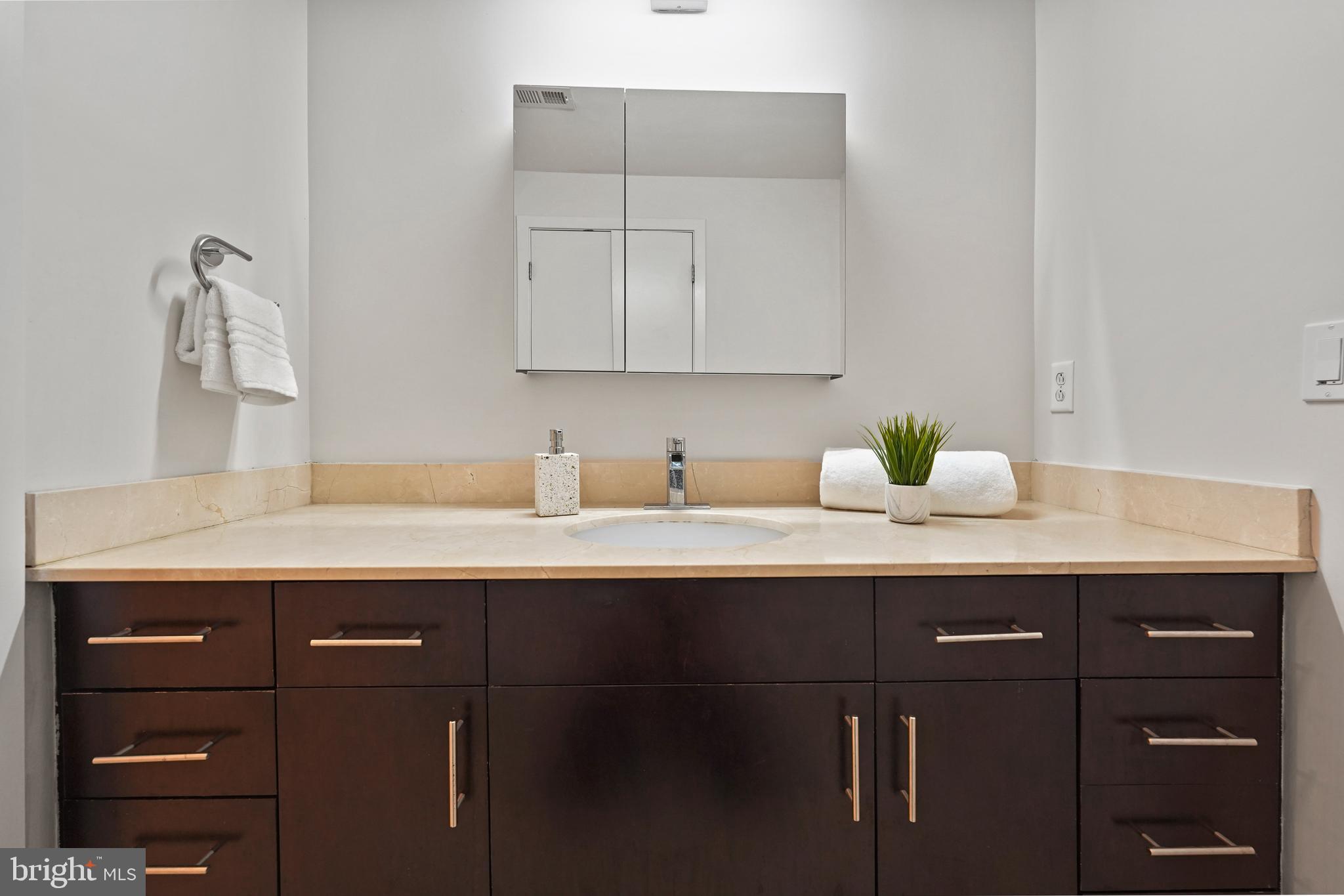 910 M Street Northwest, Unit 618 Washington, DC 20001 - Photo 20 of 47