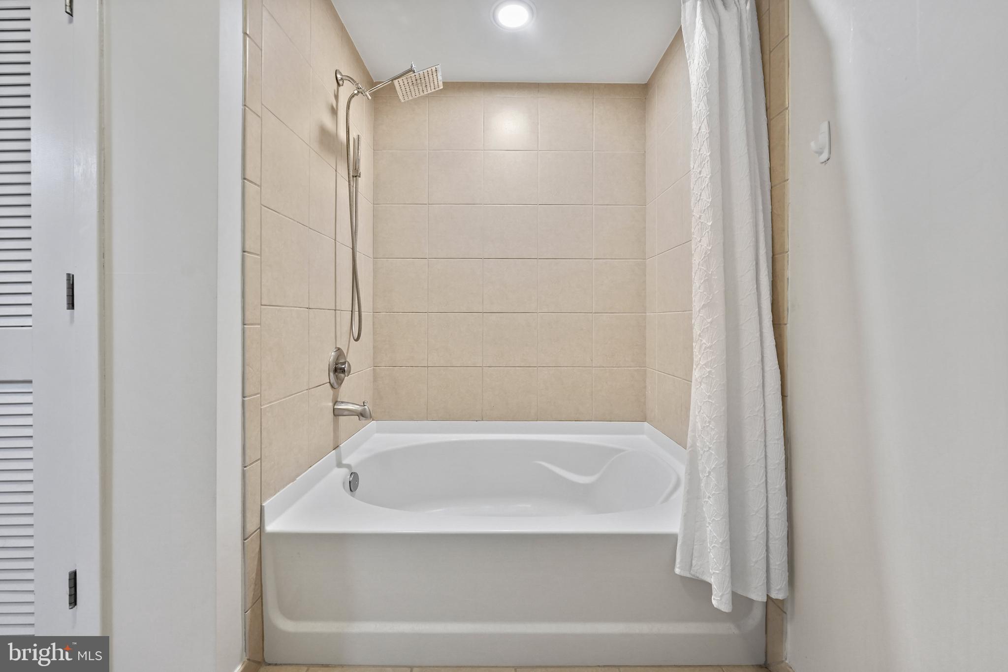 910 M Street Northwest, Unit 618 Washington, DC 20001 - Photo 21 of 47