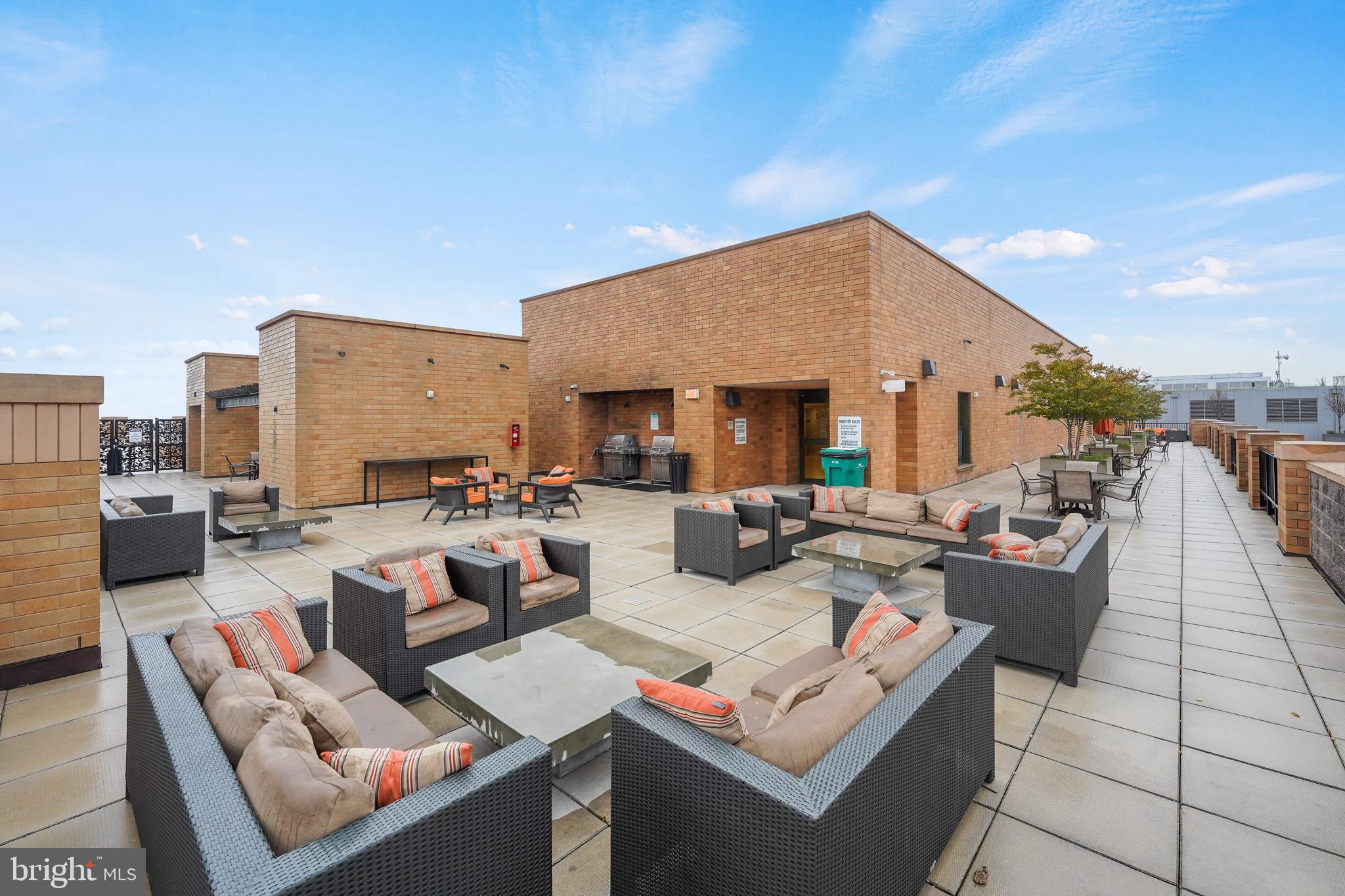 910 M Street Northwest, Unit 618 Washington, DC 20001 - Photo 33 of 47