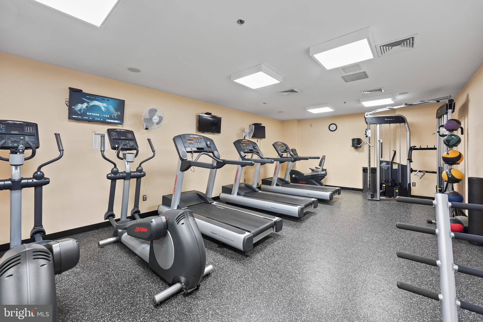 910 M Street Northwest, Unit 618 Washington, DC 20001 - Photo 35 of 47