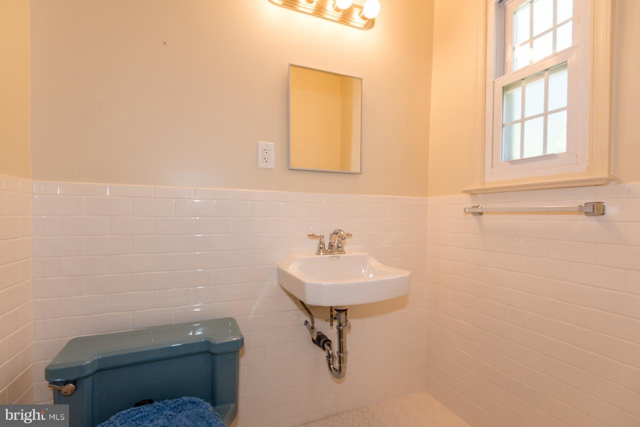 2225 Sudbury Road Northwest Washington, DC 20012 - Photo 11 of 30 Bath (Master)