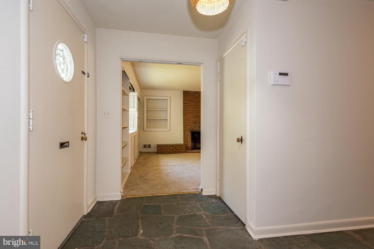 2225 Sudbury Road Northwest Washington, DC 20012 - Photo 3 of 30 Foyer