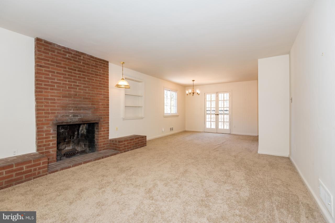 2225 Sudbury Road Northwest Washington, DC 20012 - Photo 4 of 30 Living Room