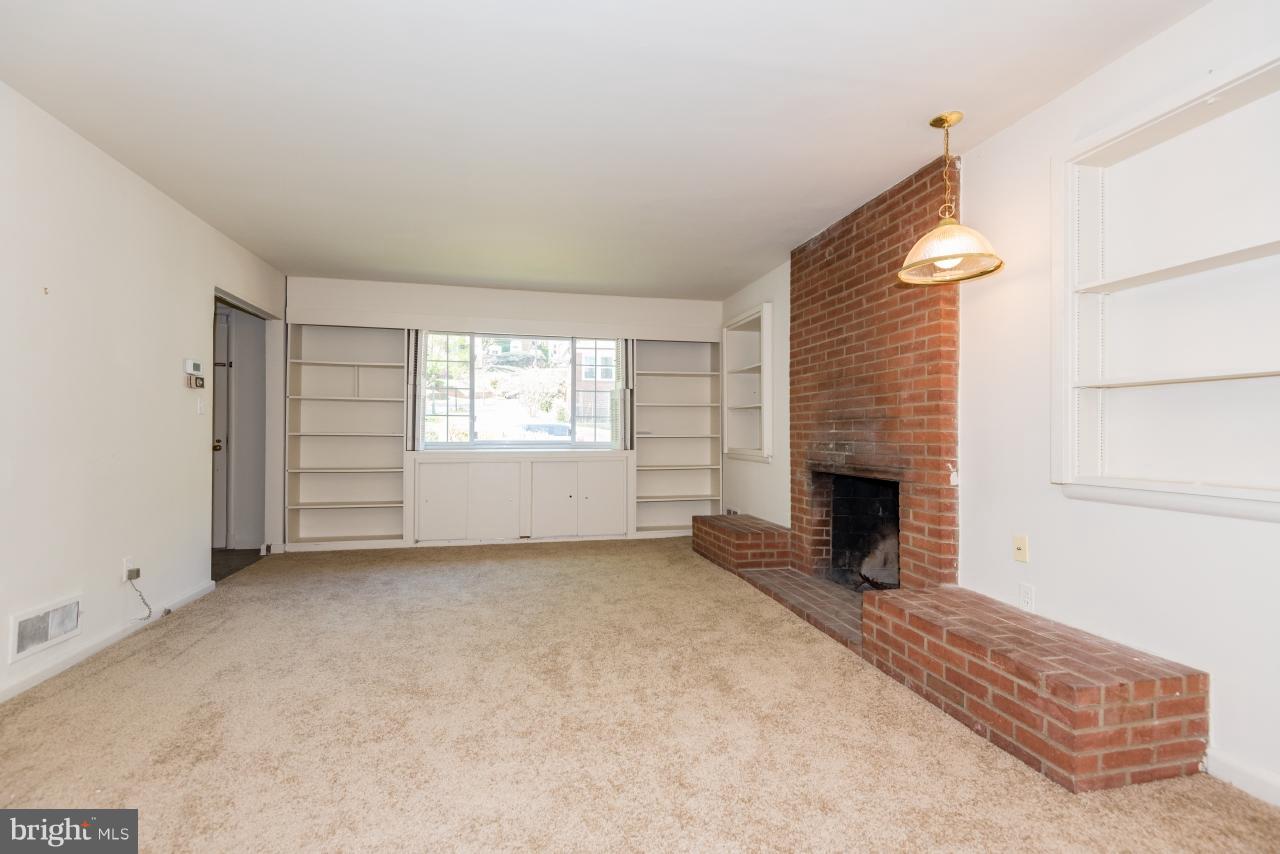 2225 Sudbury Road Northwest Washington, DC 20012 - Photo 6 of 30 Living Room / Dining Room