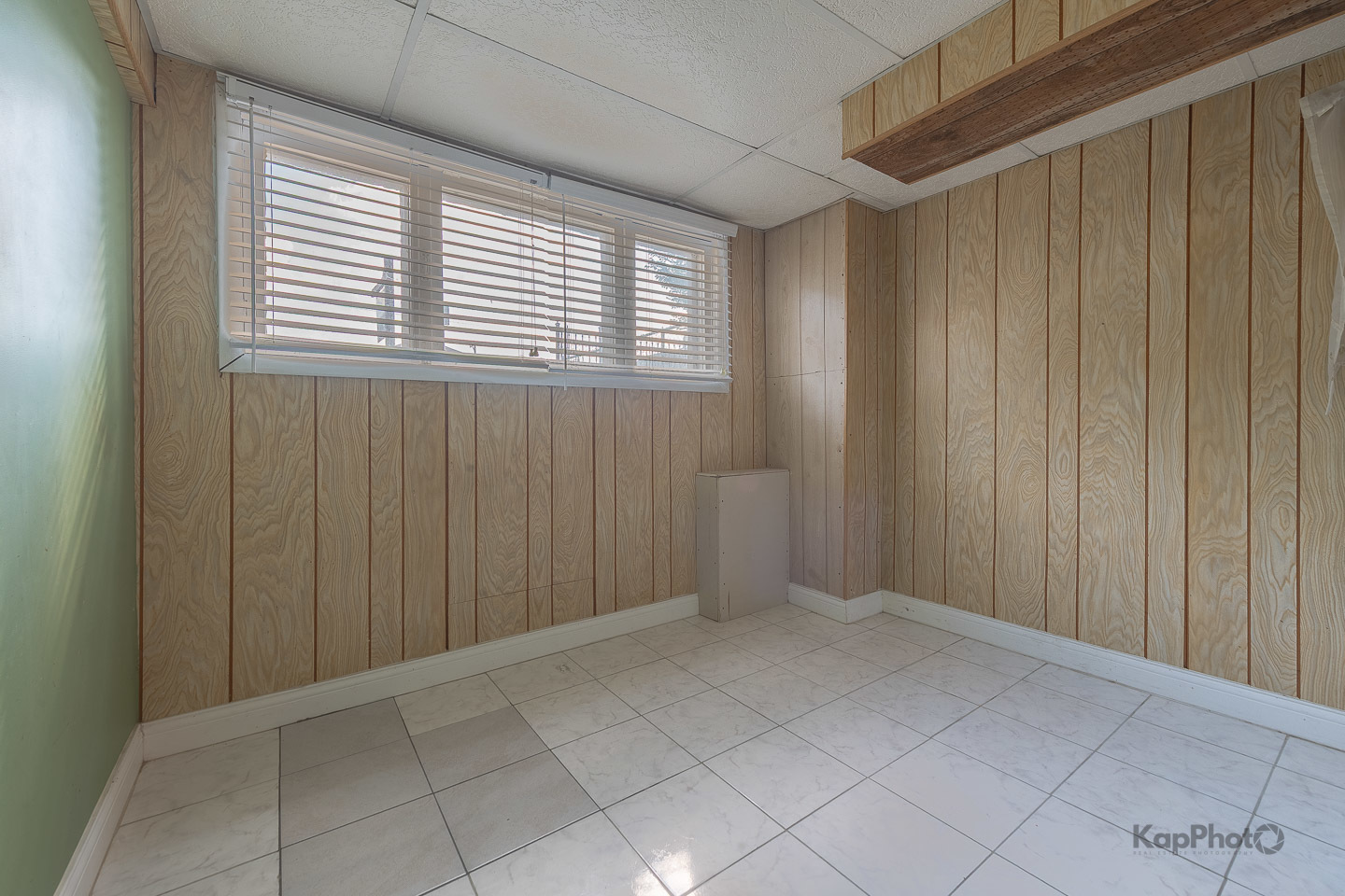 3704 West 57th Street Chicago, IL 60629 - Photo 21 of 30 a view of an empty room with window