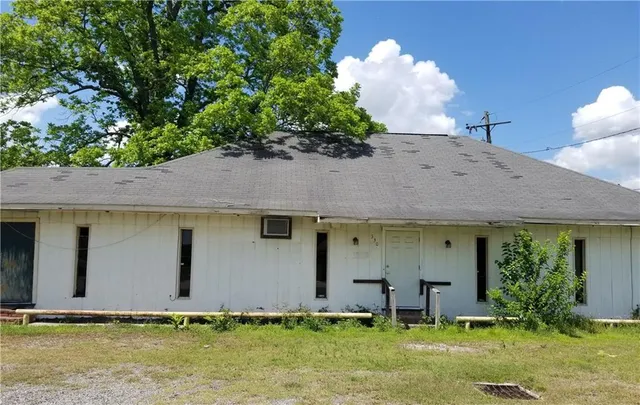 $215,000 | 330 Magnolia Street, Port Allen, LA 70767