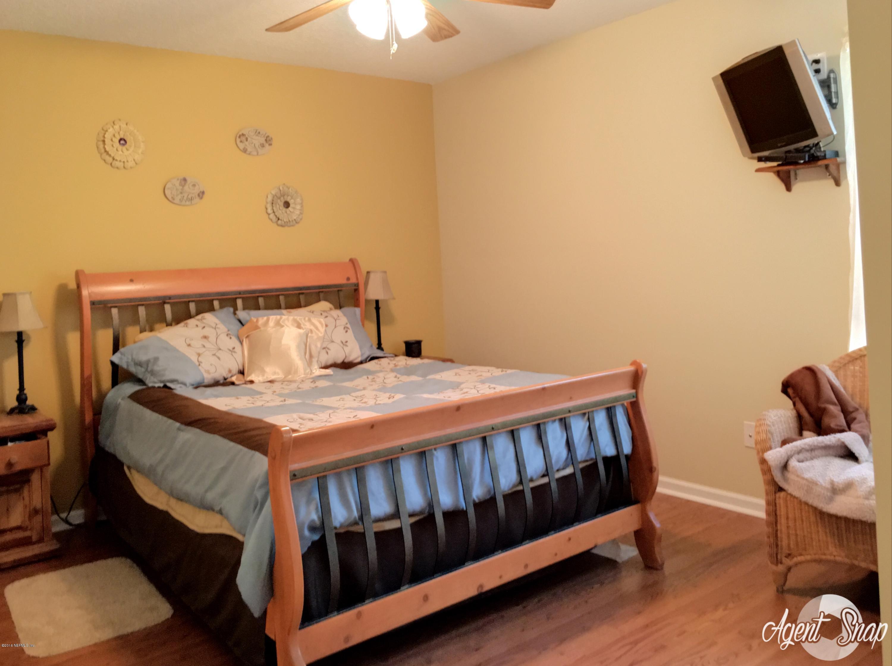 949 Browns Road Middleburg, FL 32068 - Photo 14 of 31 Guest Room