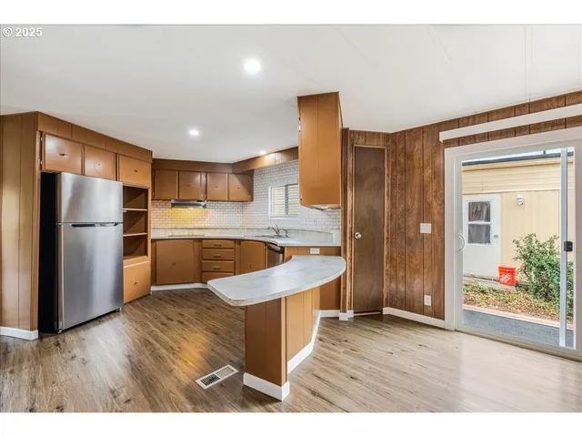 $79,900 | 11768 Southwest Royal Villa Drive, Unit 124, Tigard, OR 97224