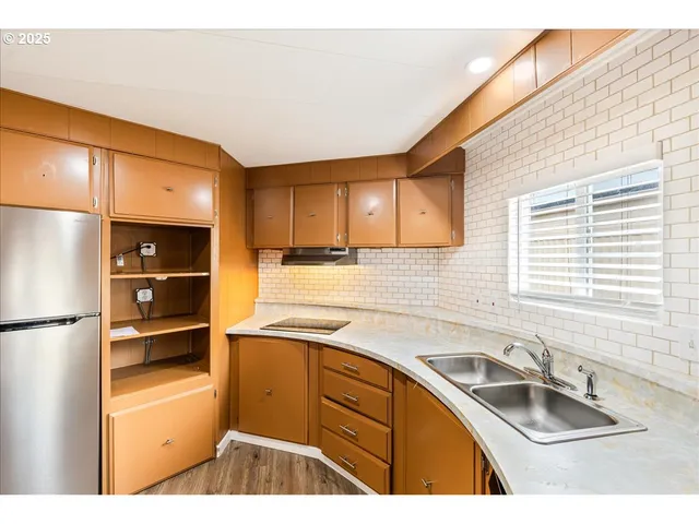 $79,900 | 11768 Southwest Royal Villa Drive, Unit 124, Tigard, OR 97224