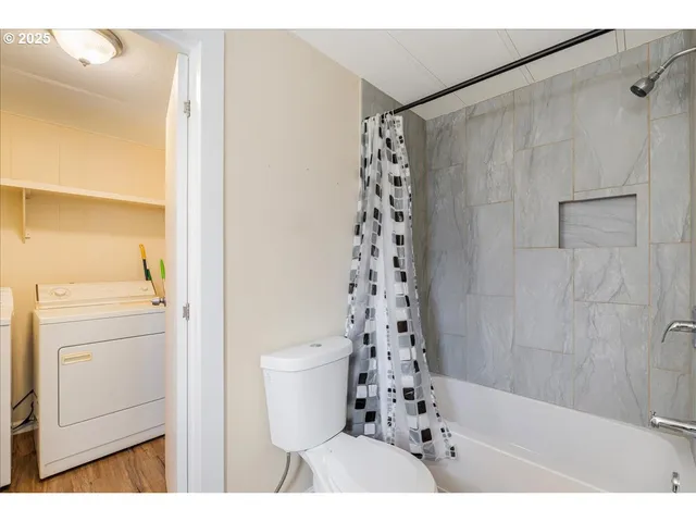 $79,900 | 11768 Southwest Royal Villa Drive, Unit 124, Tigard, OR 97224