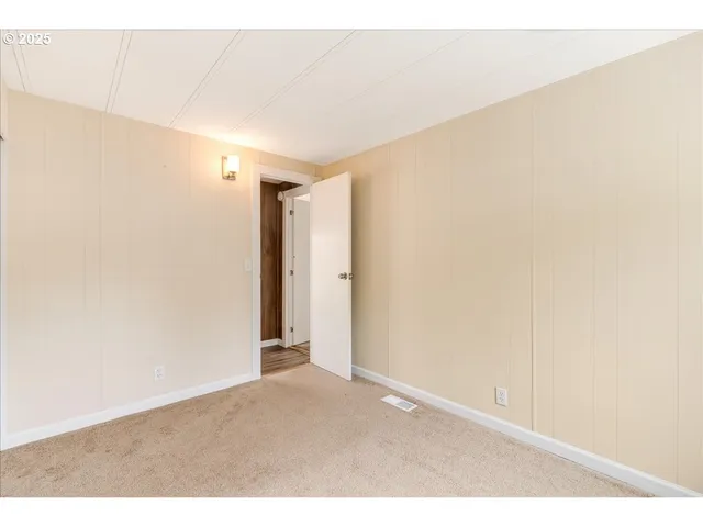 $79,900 | 11768 Southwest Royal Villa Drive, Unit 124, Tigard, OR 97224