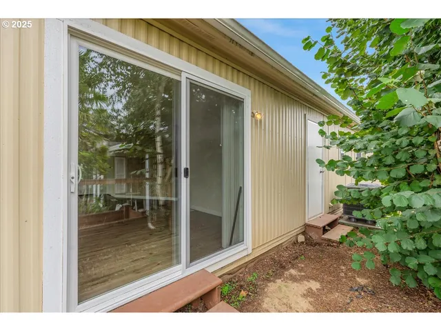 $79,900 | 11768 Southwest Royal Villa Drive, Unit 124, Tigard, OR 97224