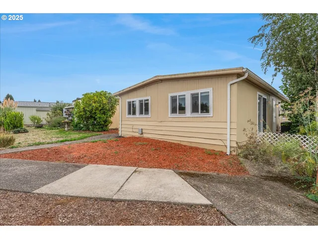 $79,900 | 11768 Southwest Royal Villa Drive, Unit 124, Tigard, OR 97224