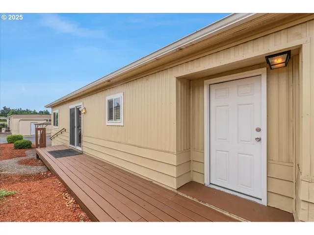 $79,900 | 11768 Southwest Royal Villa Drive, Unit 124, Tigard, OR 97224