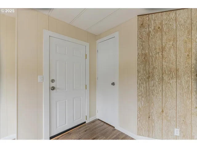 $79,900 | 11768 Southwest Royal Villa Drive, Unit 124, Tigard, OR 97224