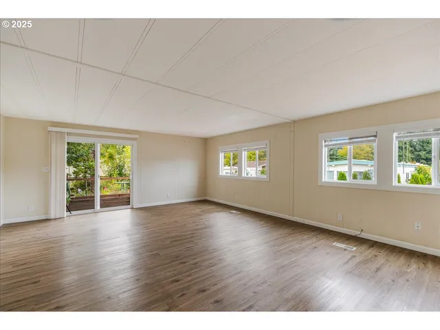 $79,900 | 11768 Southwest Royal Villa Drive, Unit 124, Tigard, OR 97224