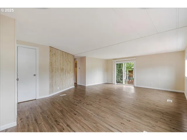 $79,900 | 11768 Southwest Royal Villa Drive, Unit 124, Tigard, OR 97224