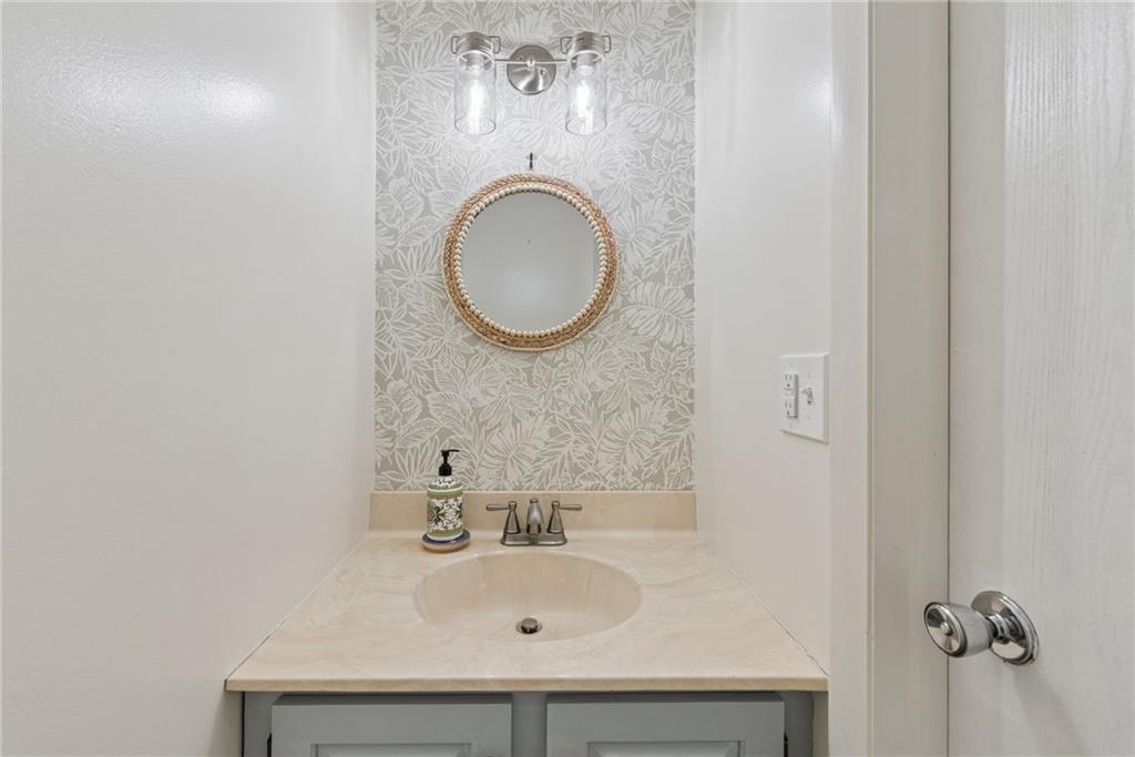 110 Georgetown Lane Export, PA 15632 - Photo 22 of 43 Powder Room