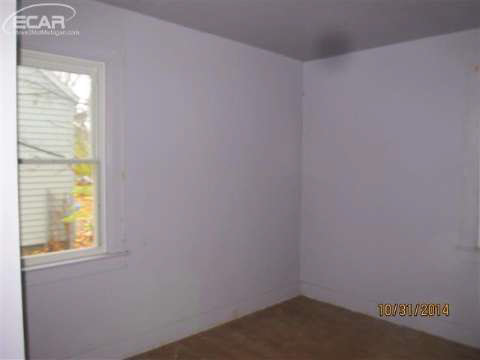 1902 Mackin Road Flint, MI 48504 - Photo 6 of 8 20424505-5.JPG