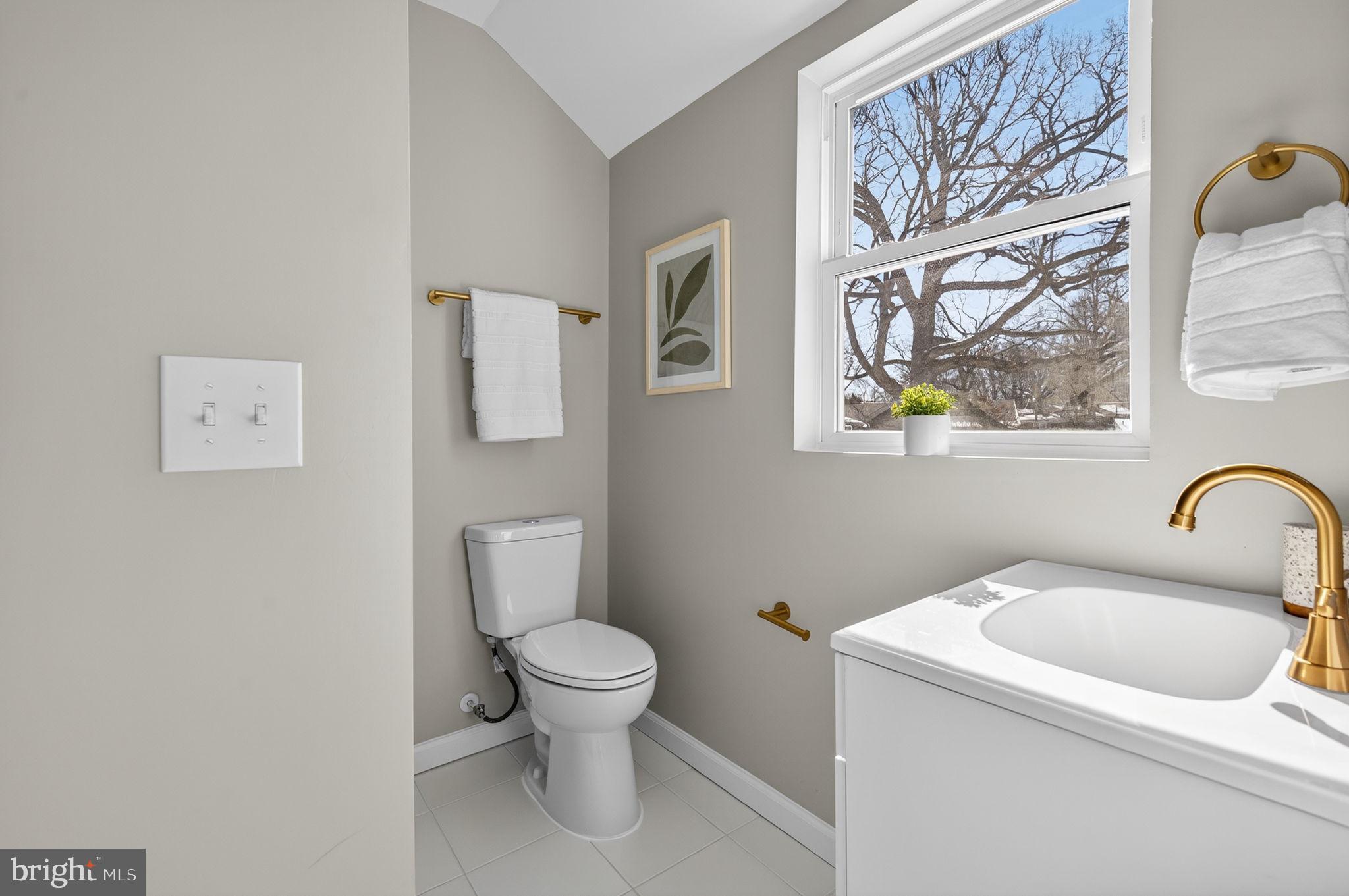 914 Dennis Avenue Silver Spring, MD 20901 - Photo 22 of 37 a bathroom with a toilet sink and tub