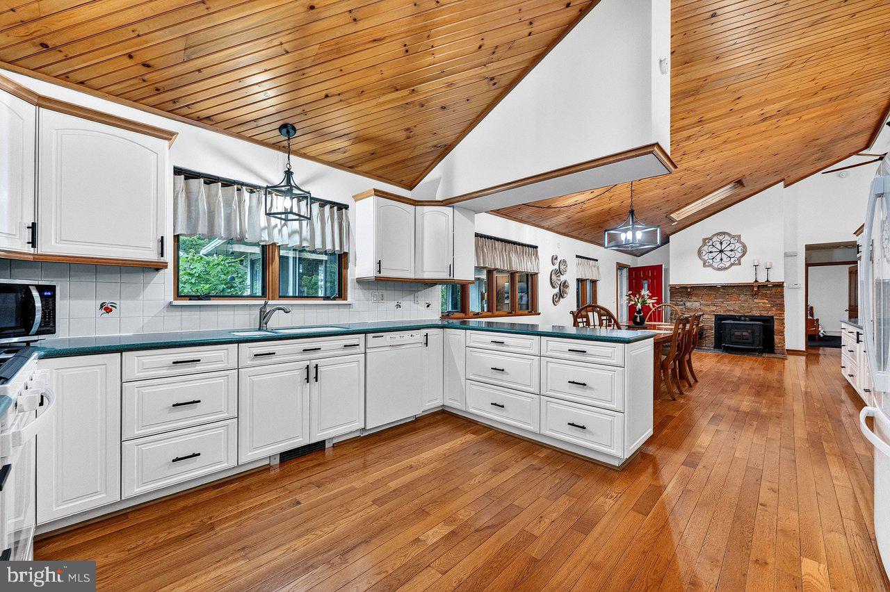17 Azalea Way Hamilton, NJ 08690 - Photo 10 of 40