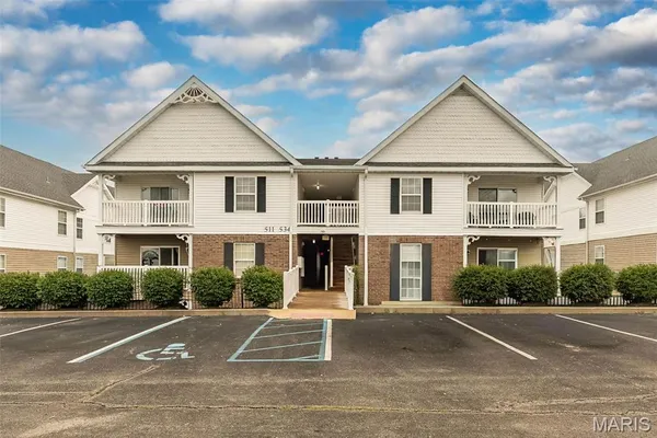 $189,900 | 534 Saravalle Drive, St. Peters, MO 63376