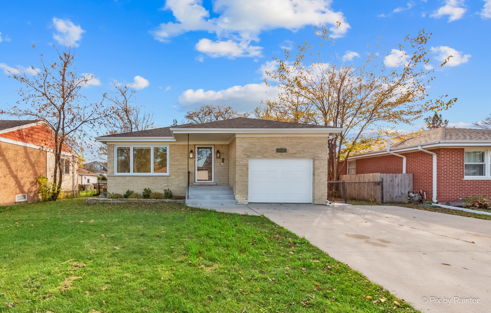a view of a house with a yard