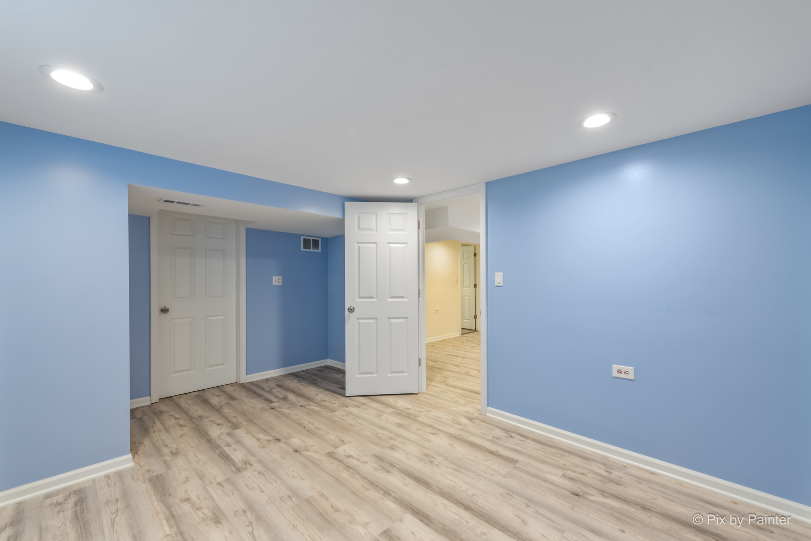 909 Oakton Street Park Ridge, IL 60068 - Photo 12 of 18 a view of an empty room