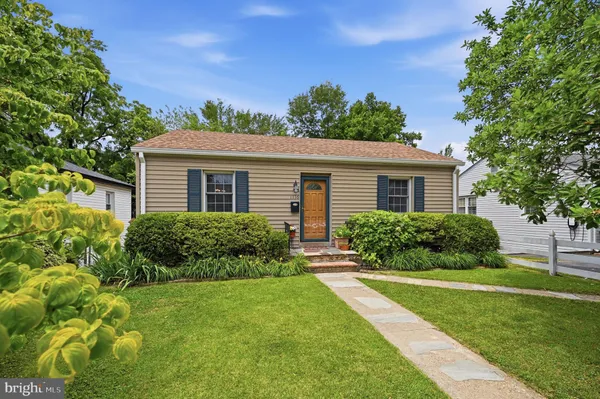 $975,000 | 1116 North Roosevelt Street, Arlington, VA 22205