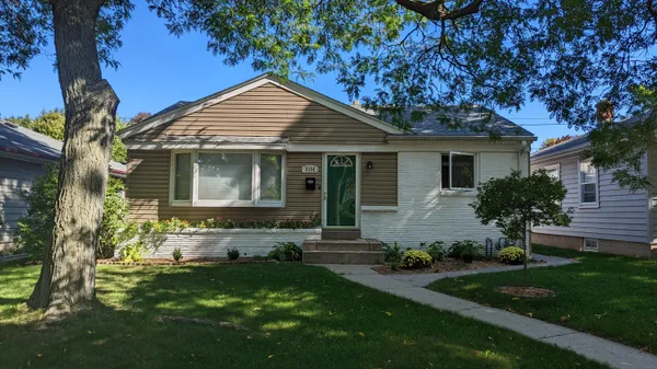 $2,875 | 5354 North Lydell Avenue, Whitefish Bay, WI 53217