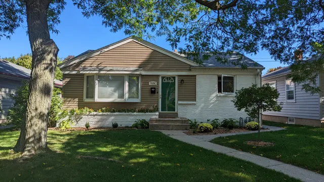 $2,950 | 5354 North Lydell Avenue, Whitefish Bay, WI 53217