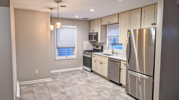 $2,875 | 5354 North Lydell Avenue, Whitefish Bay, WI 53217