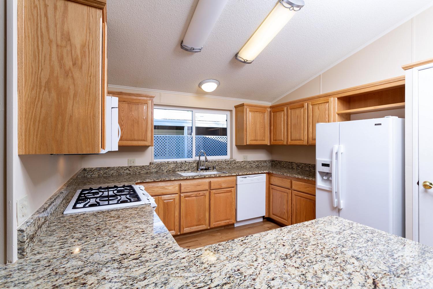 8701 Highway 41, Unit 50 Fresno, CA 93720 - Photo 11 of 38