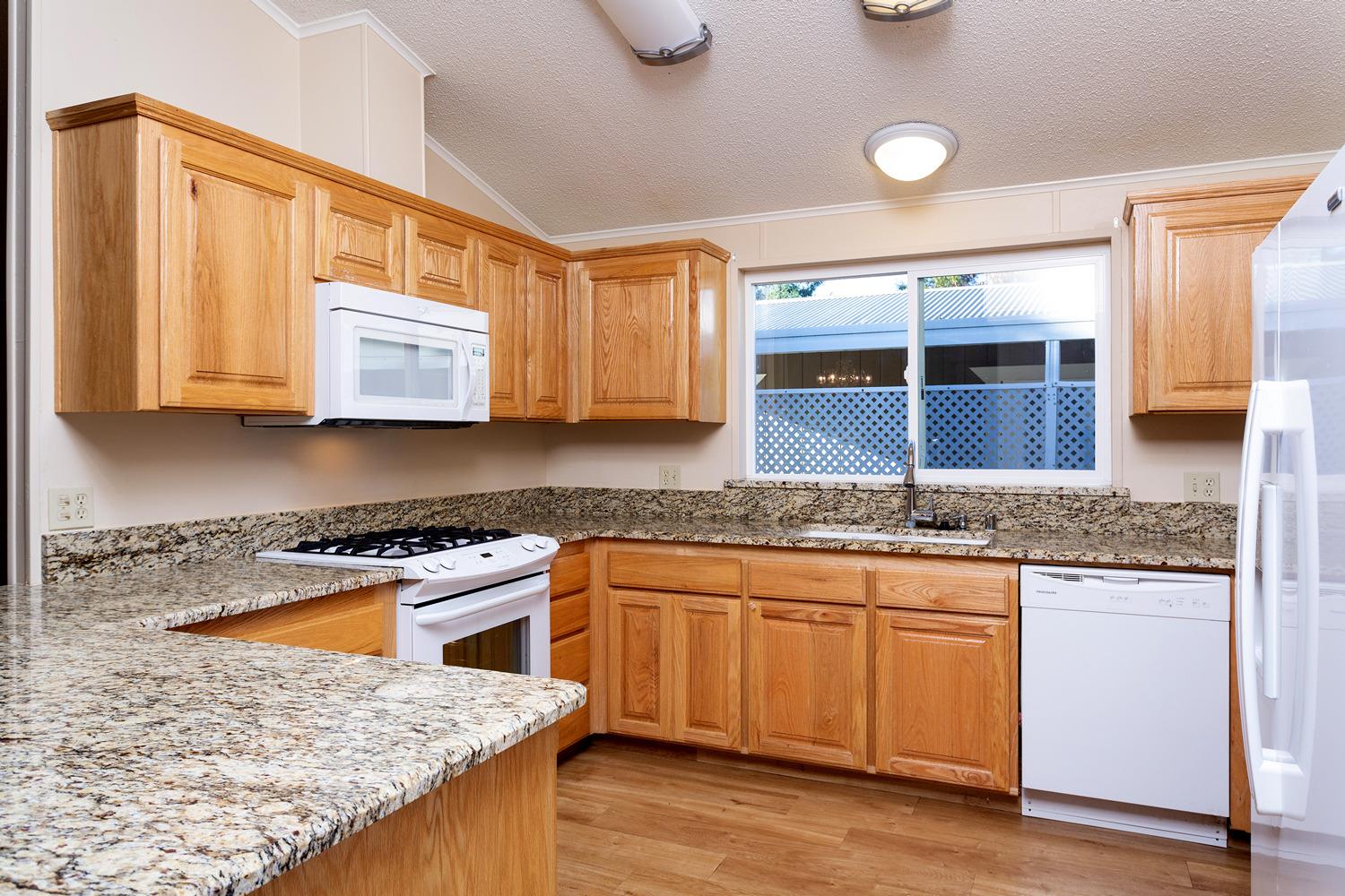 8701 Highway 41, Unit 50 Fresno, CA 93720 - Photo 10 of 38