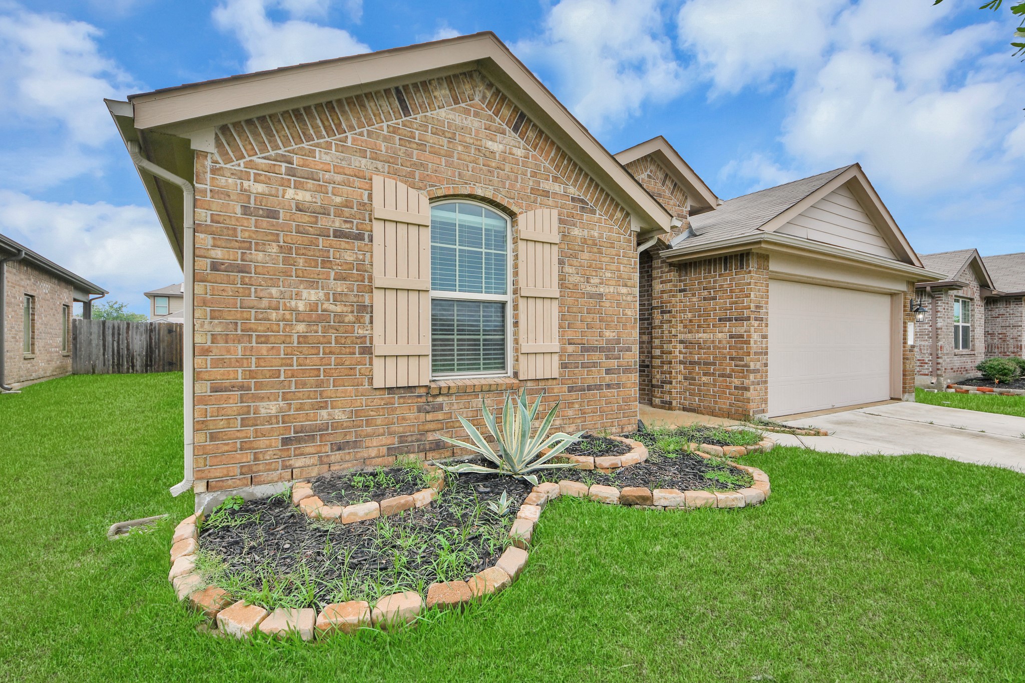 8302 Rose Petals Lane Rosharon, TX 77583 - Photo 34 of 42 Front exterior detail and landscaping