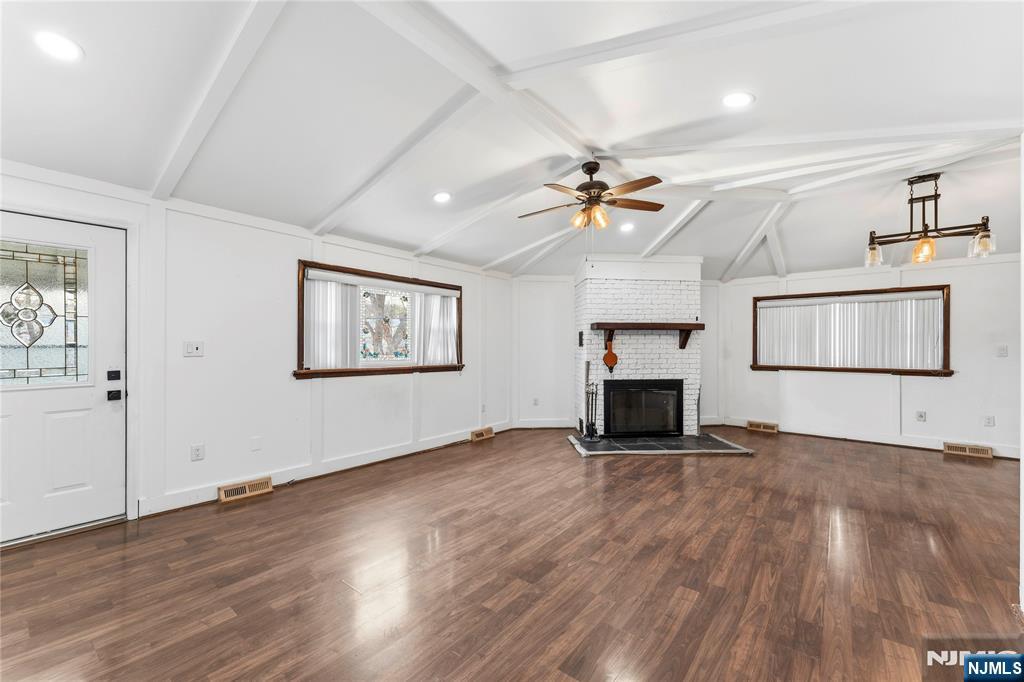 28 Butler Street Clifton, NJ 07011 - Photo 4 of 39