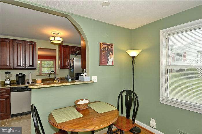 3103 Wayne Road Falls Church, VA 22042 - Photo 7 of 24 Breakfast area