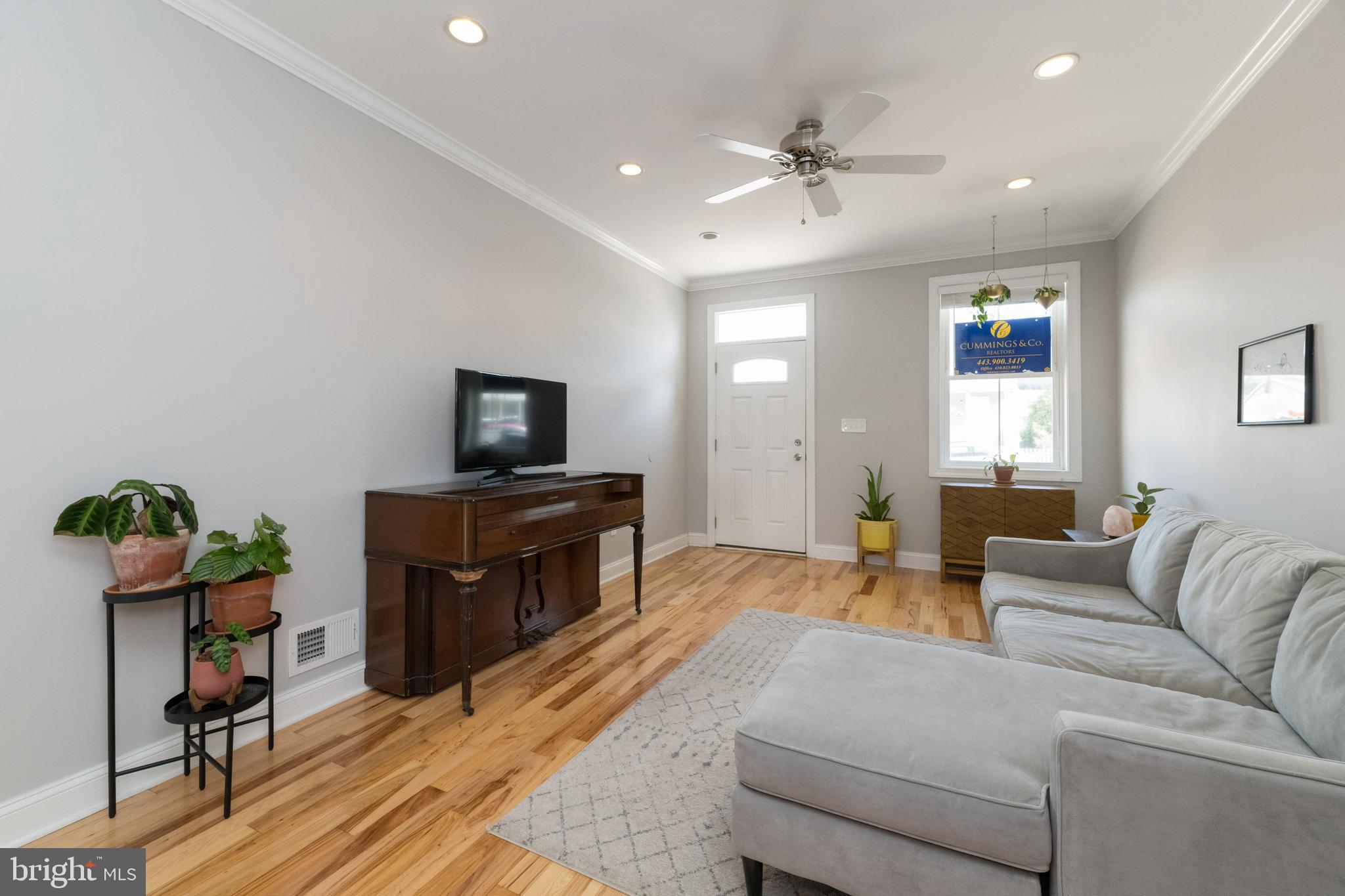 3860 Quarry Avenue Baltimore, MD 21211 - Photo 4 of 31 Living Room