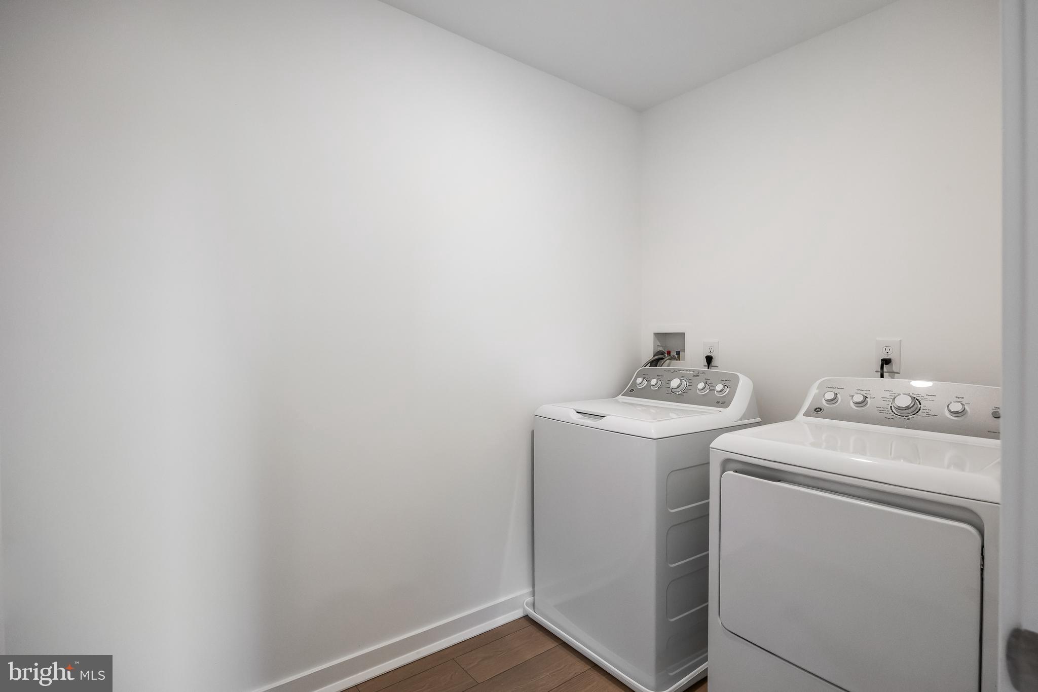 13 Inkwell Lane Sicklerville, NJ 08081 - Photo 27 of 37 a utility room with dryer and washer