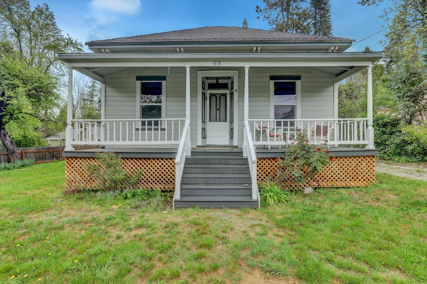 618 Walsh Street Grass Valley, CA 95945 - Photo 24 of 32 front view of a house with a yard