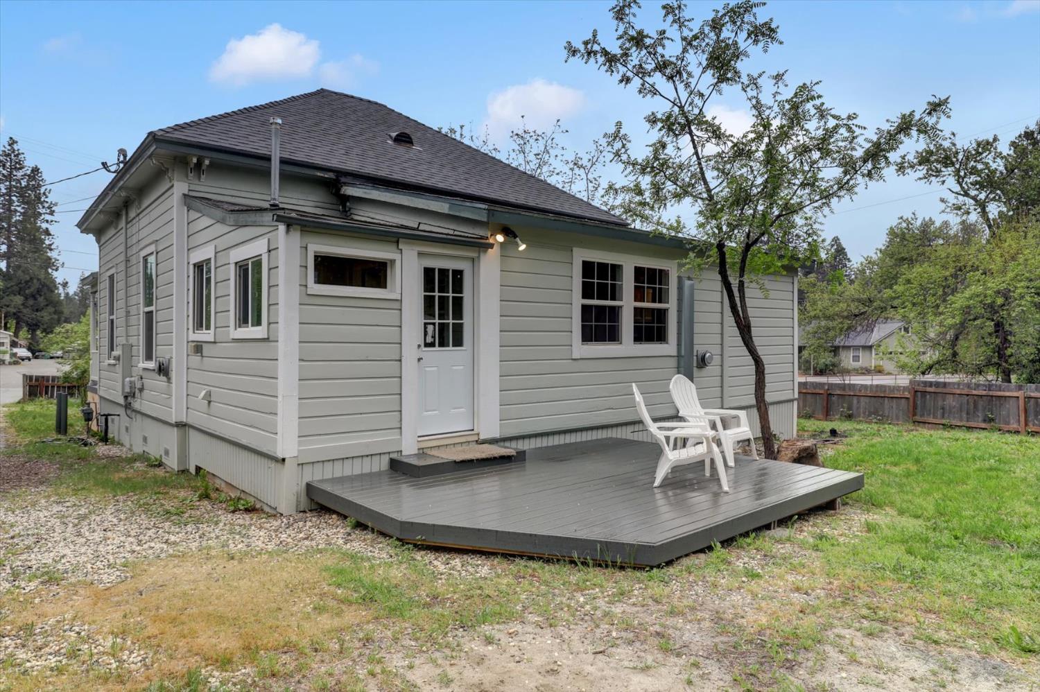 618 Walsh Street Grass Valley, CA 95945 - Photo 27 of 32 a view of a house with backyard