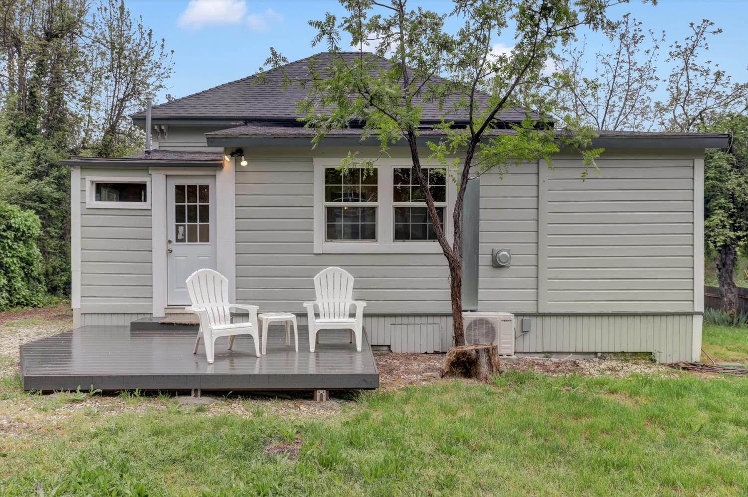618 Walsh Street Grass Valley, CA 95945 - Photo 28 of 32 a front view of a house with garden