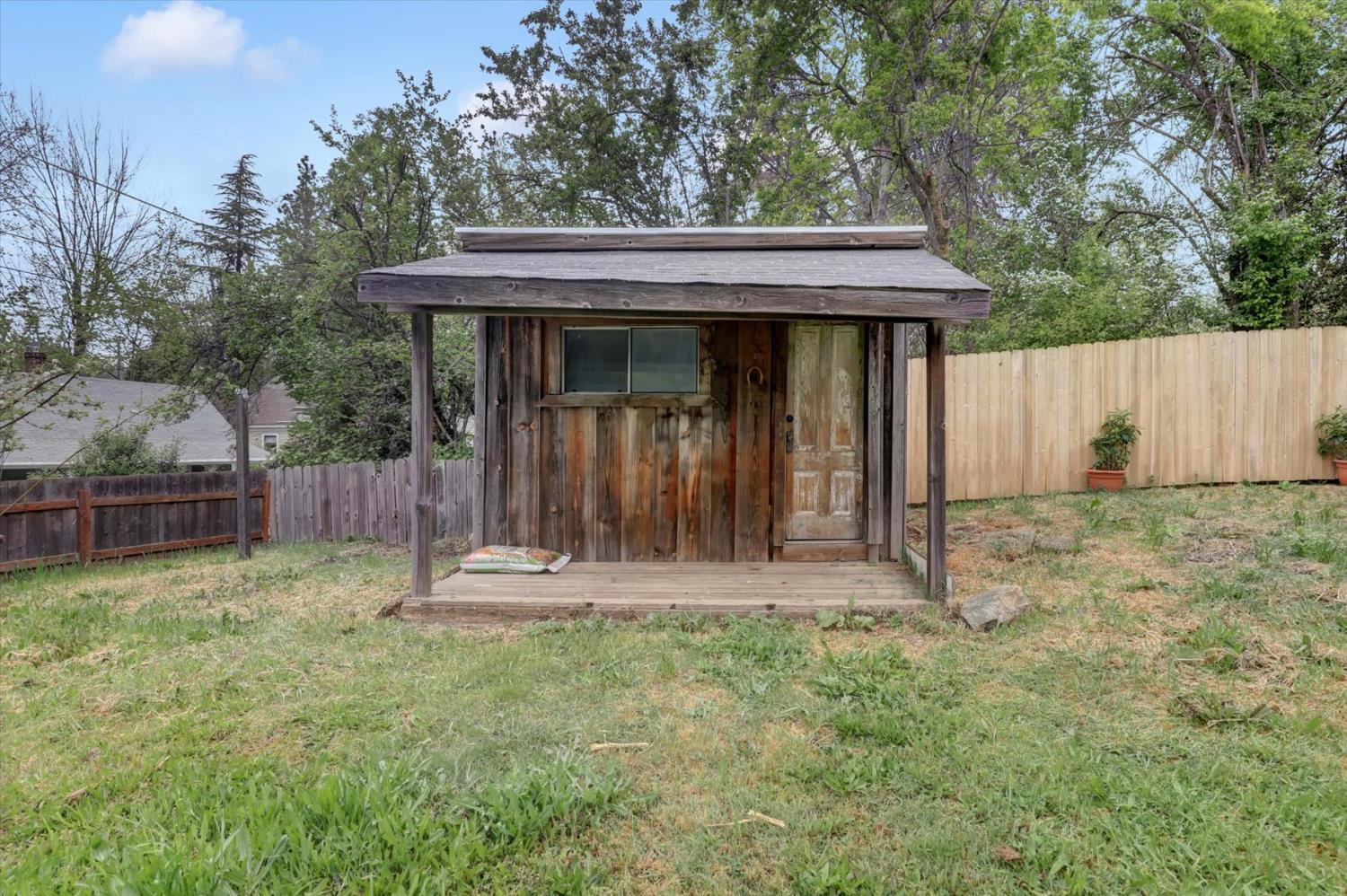 618 Walsh Street Grass Valley, CA 95945 - Photo 30 of 32 a front view of a house with garden