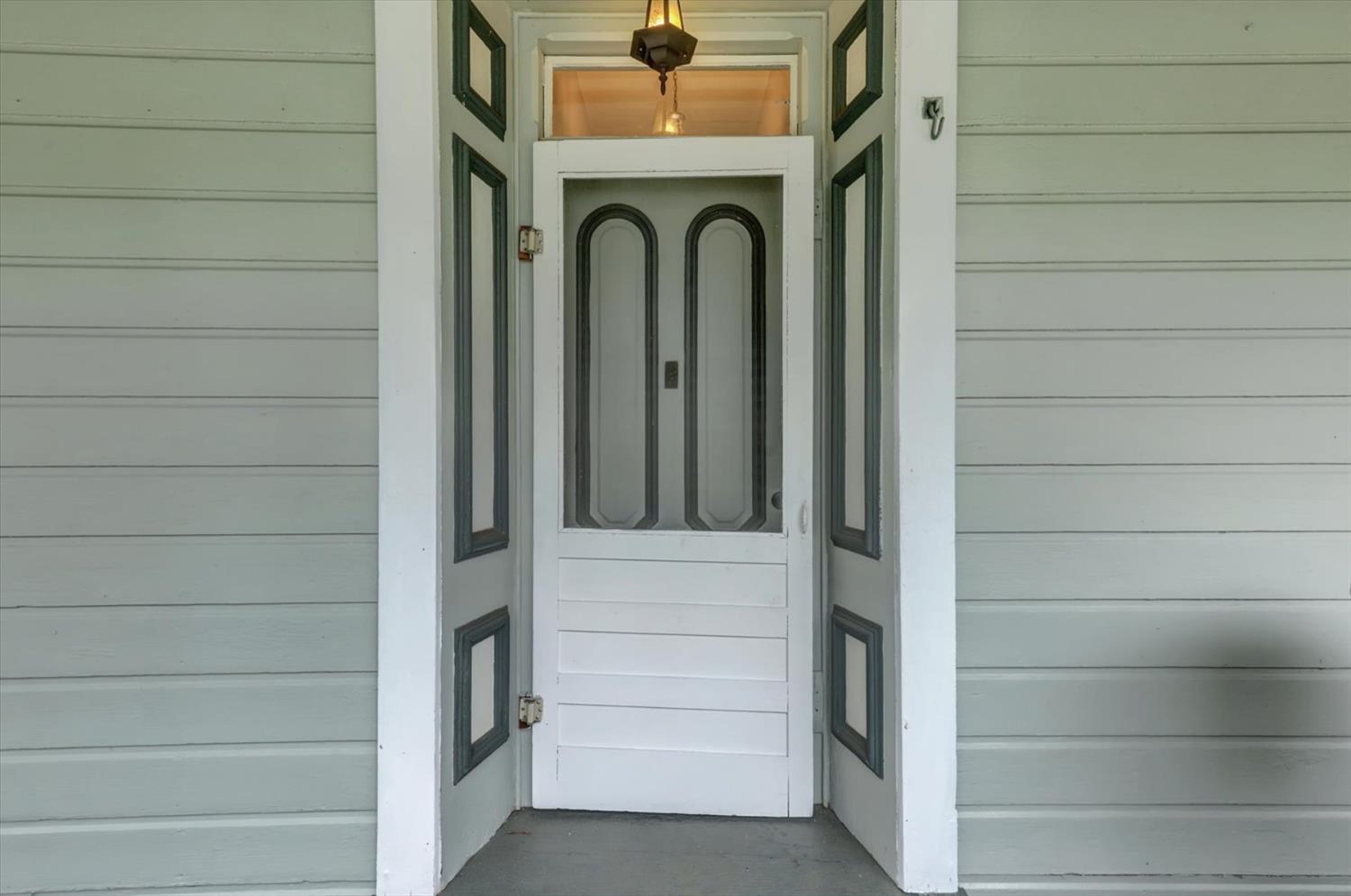 618 Walsh Street Grass Valley, CA 95945 - Photo 3 of 32 a view of entryway with a front door