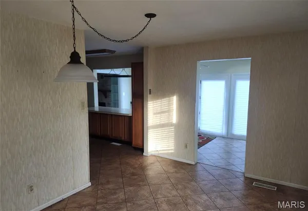 $1,750 | 1238 Beaver Trail Drive, Ferguson, MO 63135