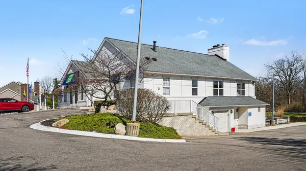 $400,000 | 233 Fieldcrest Street, Ann Arbor, MI 48103