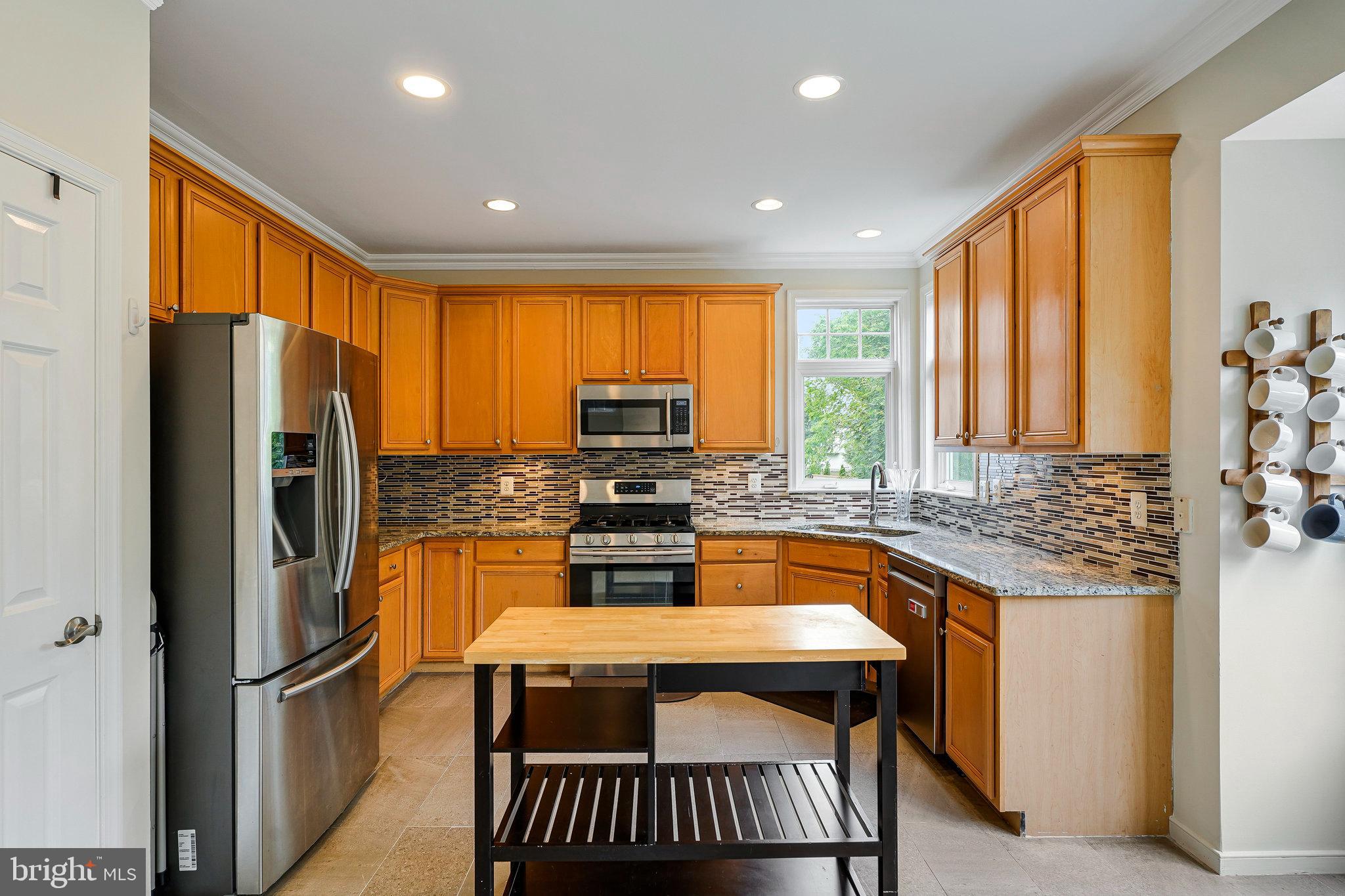 26222 Ocala Circle Chantilly, VA 20152 - Photo 17 of 74 Kitchen With Stainless Steel Appliances