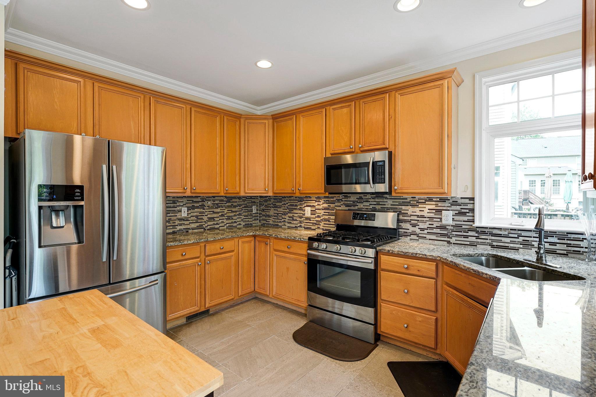 26222 Ocala Circle Chantilly, VA 20152 - Photo 19 of 74 Kitchen With Granite Counters
