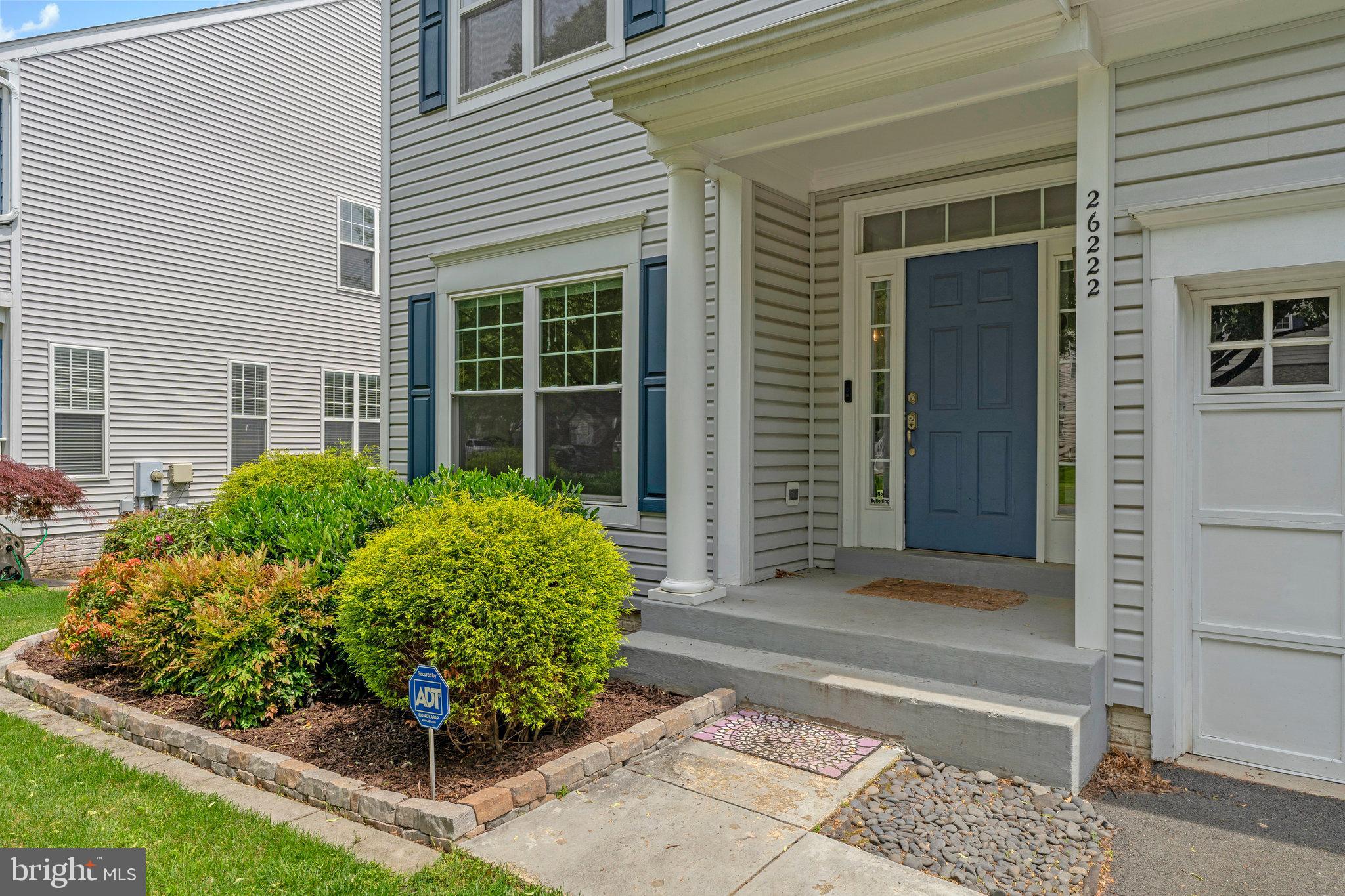 26222 Ocala Circle Chantilly, VA 20152 - Photo 5 of 74 Landscaped Front Yard, Flower Beds